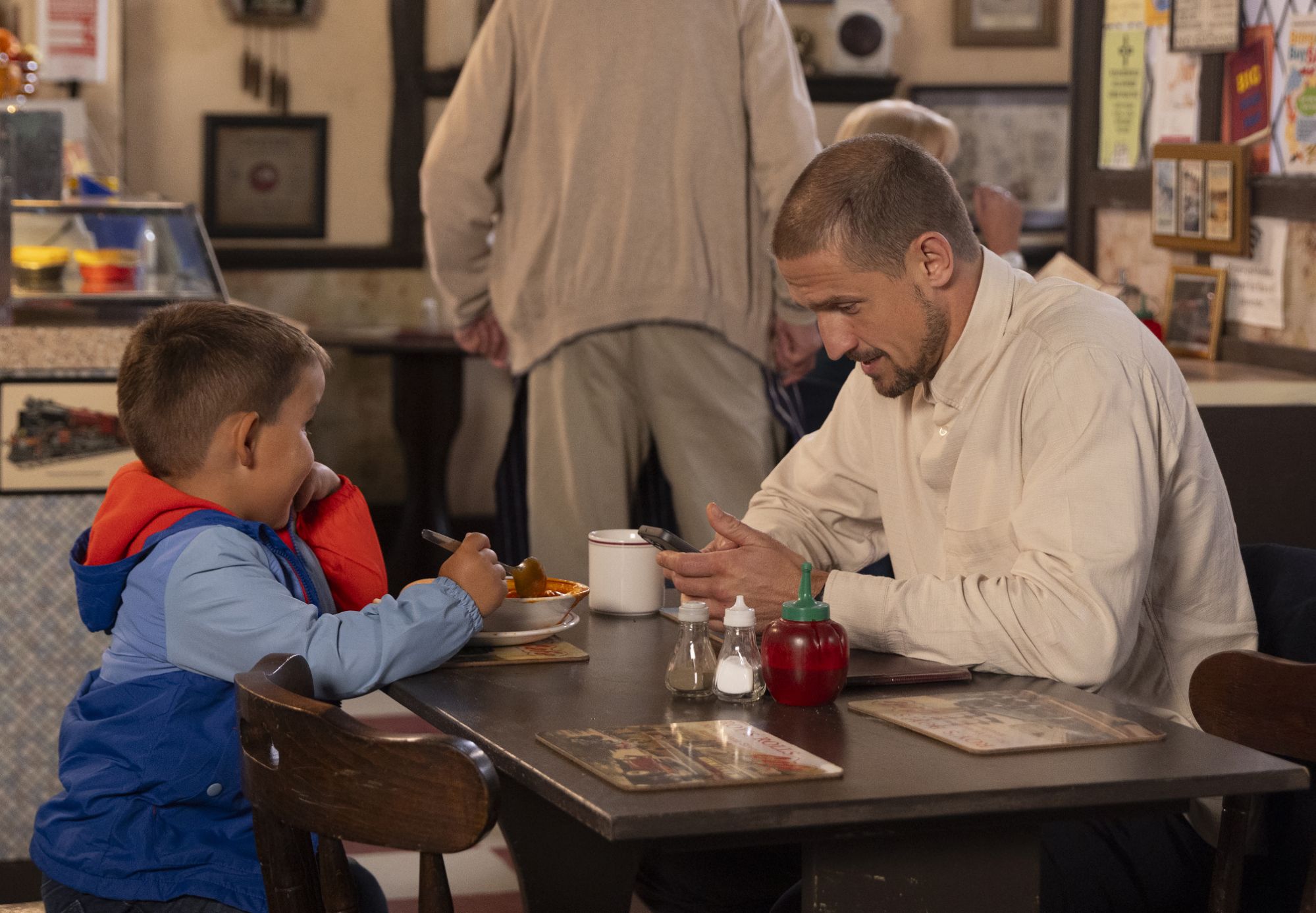 Corrie spoilers, pictures & cast for Monday 17 November 2025