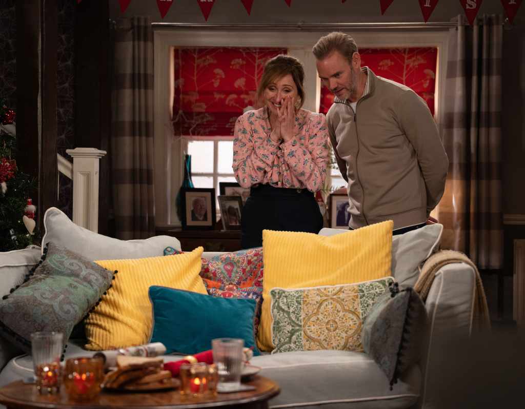 Charlotte Bellamy as Laurel and Joe Absolom as Ray in Emmerdale