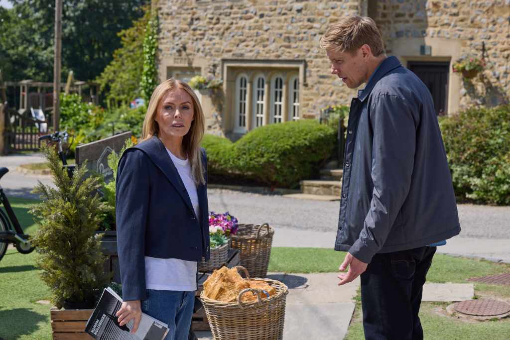 Sadie and Robert in Emmerdale